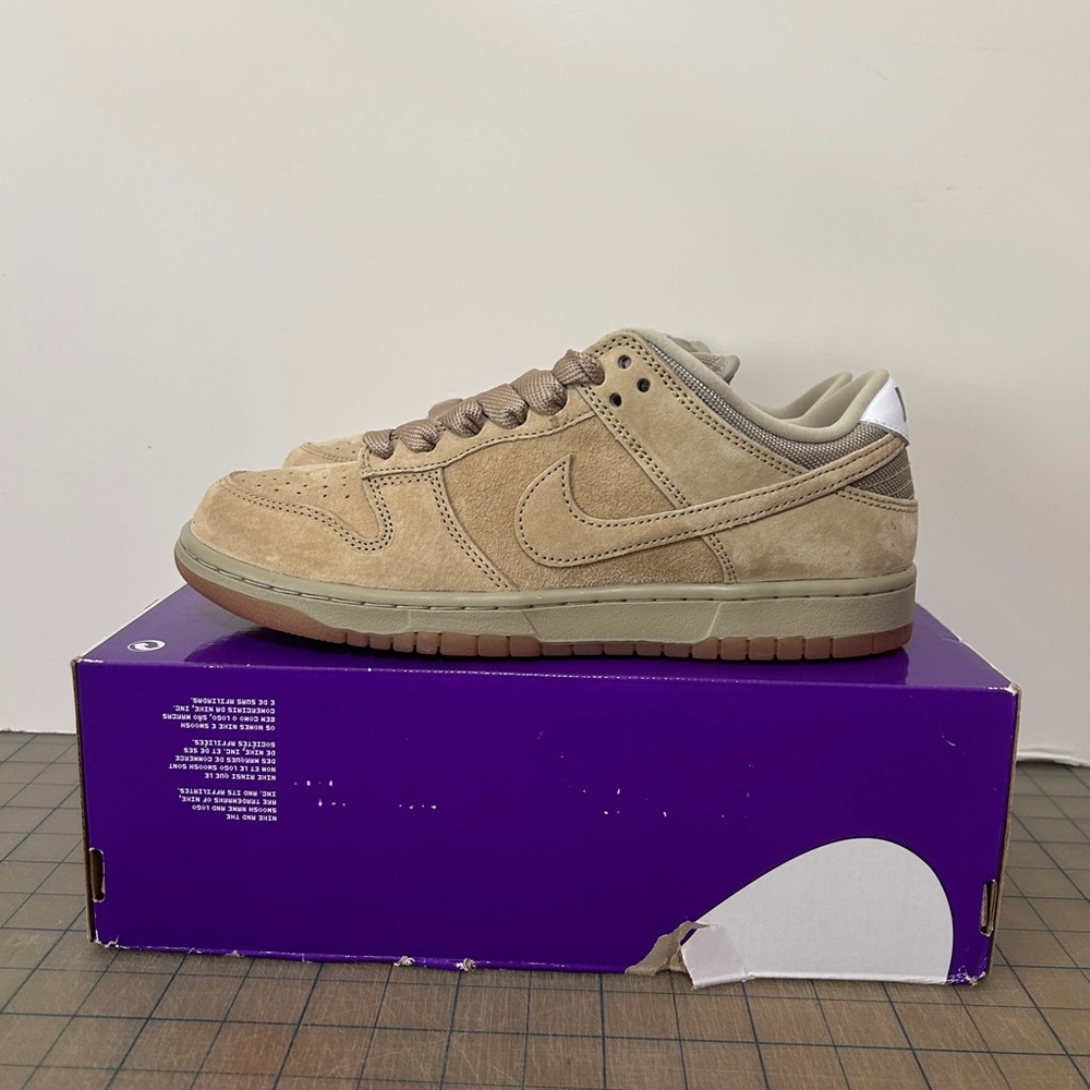Nike Dunk Low SB Pro B ‘Parachute Beige’ - Picture 1 of 6